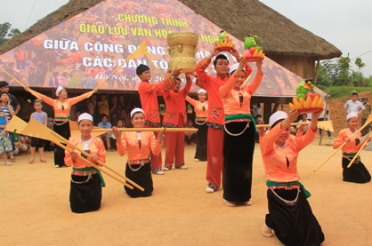 Nghệ thuật múa dân gian truyền thống của dân tộc Mường